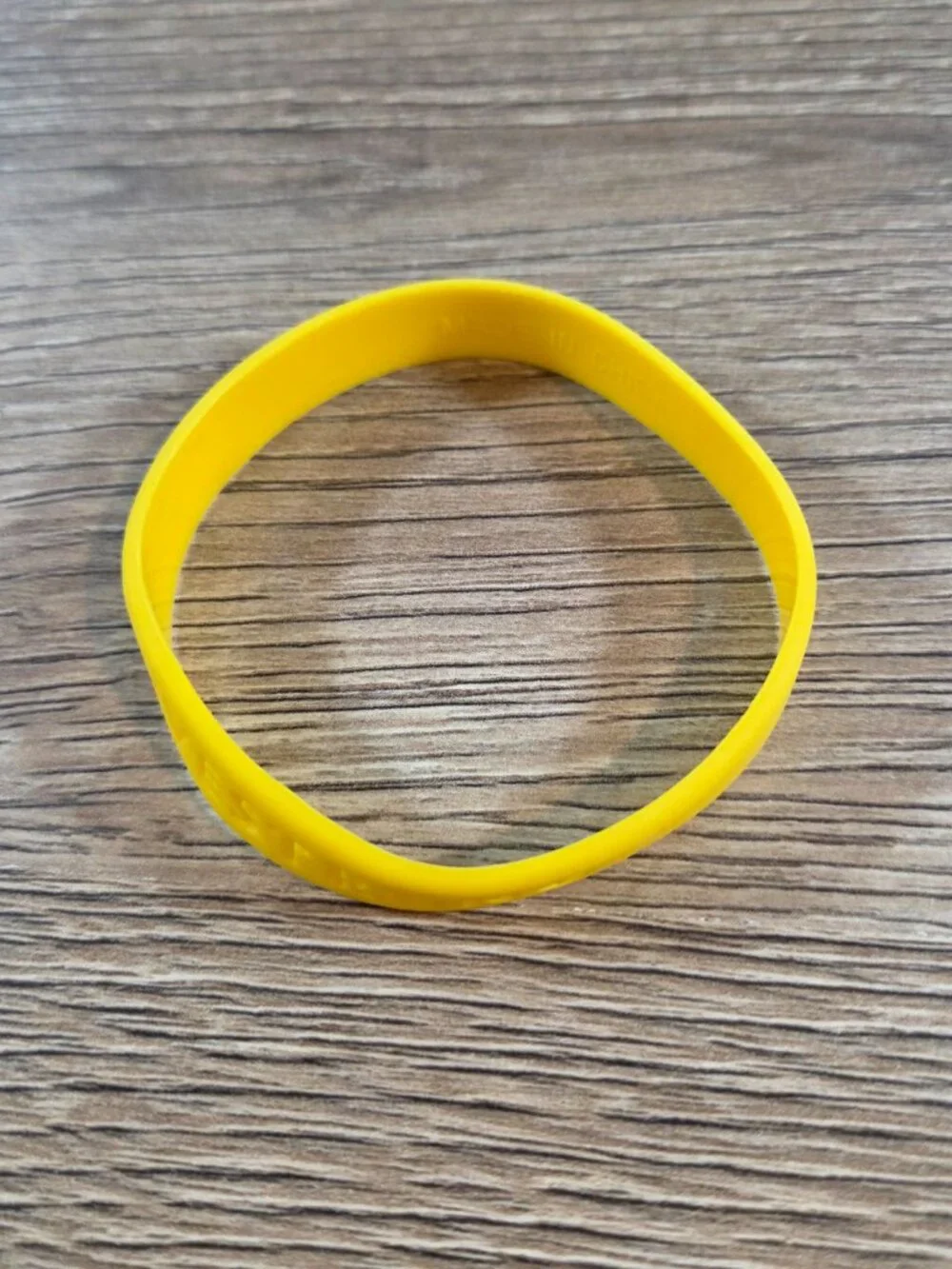 LIVESTRONG Yellow Silicone‎ Wristband Bracelet Cancer Awareness Adult Size
